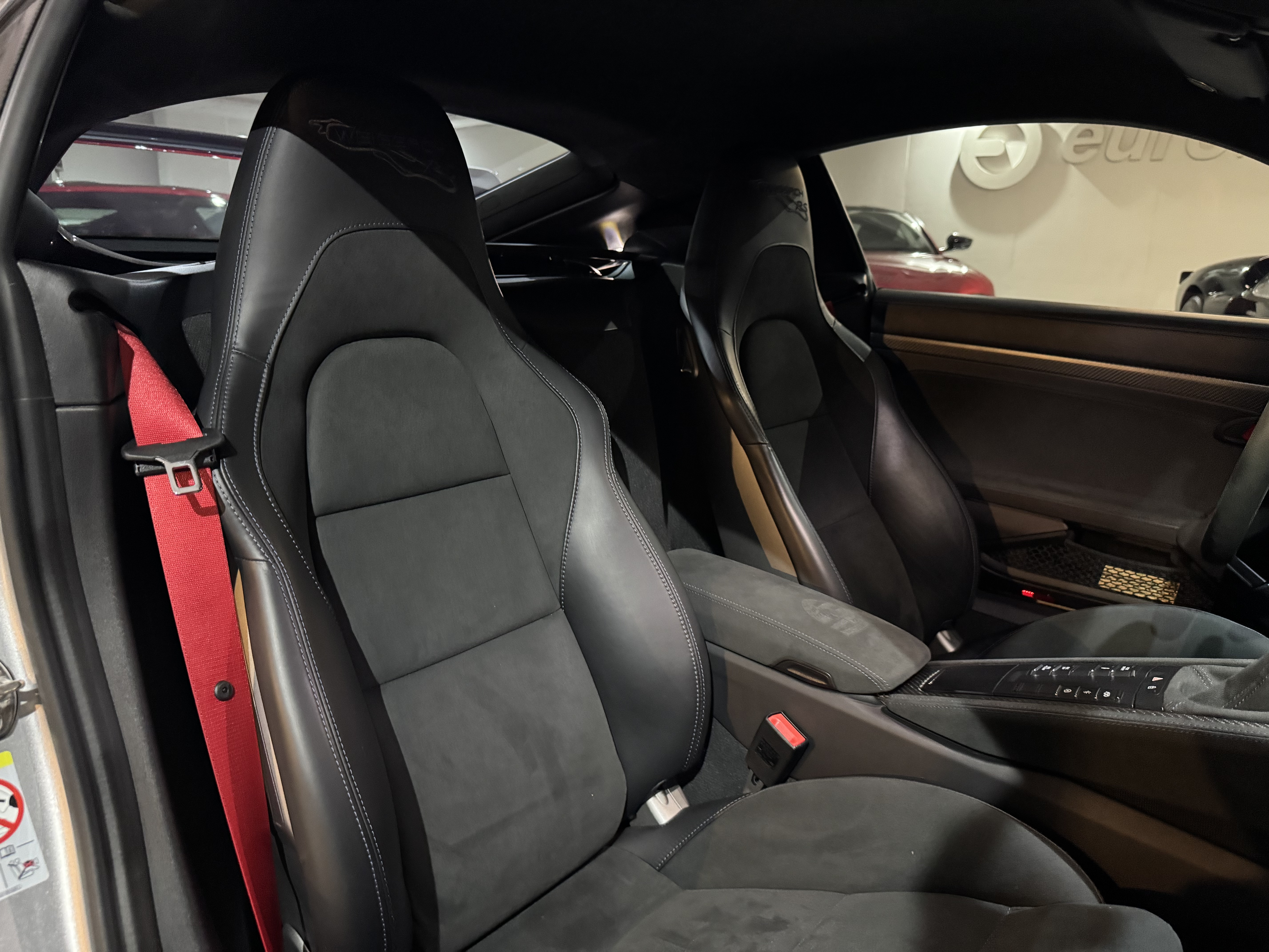 PORSCHE 718 CAYMAN GT4 RS 2023