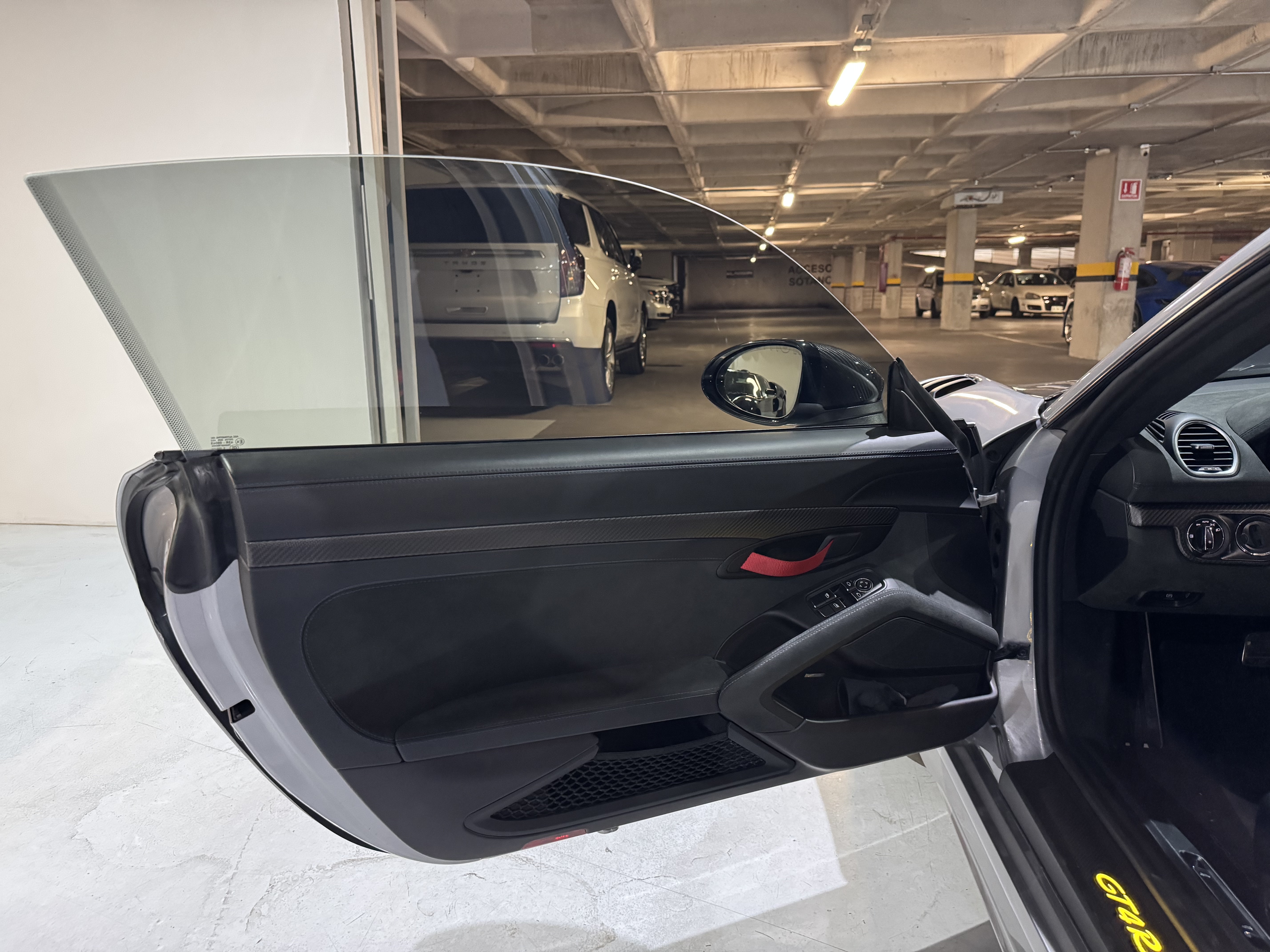 PORSCHE 718 CAYMAN GT4 RS 2023