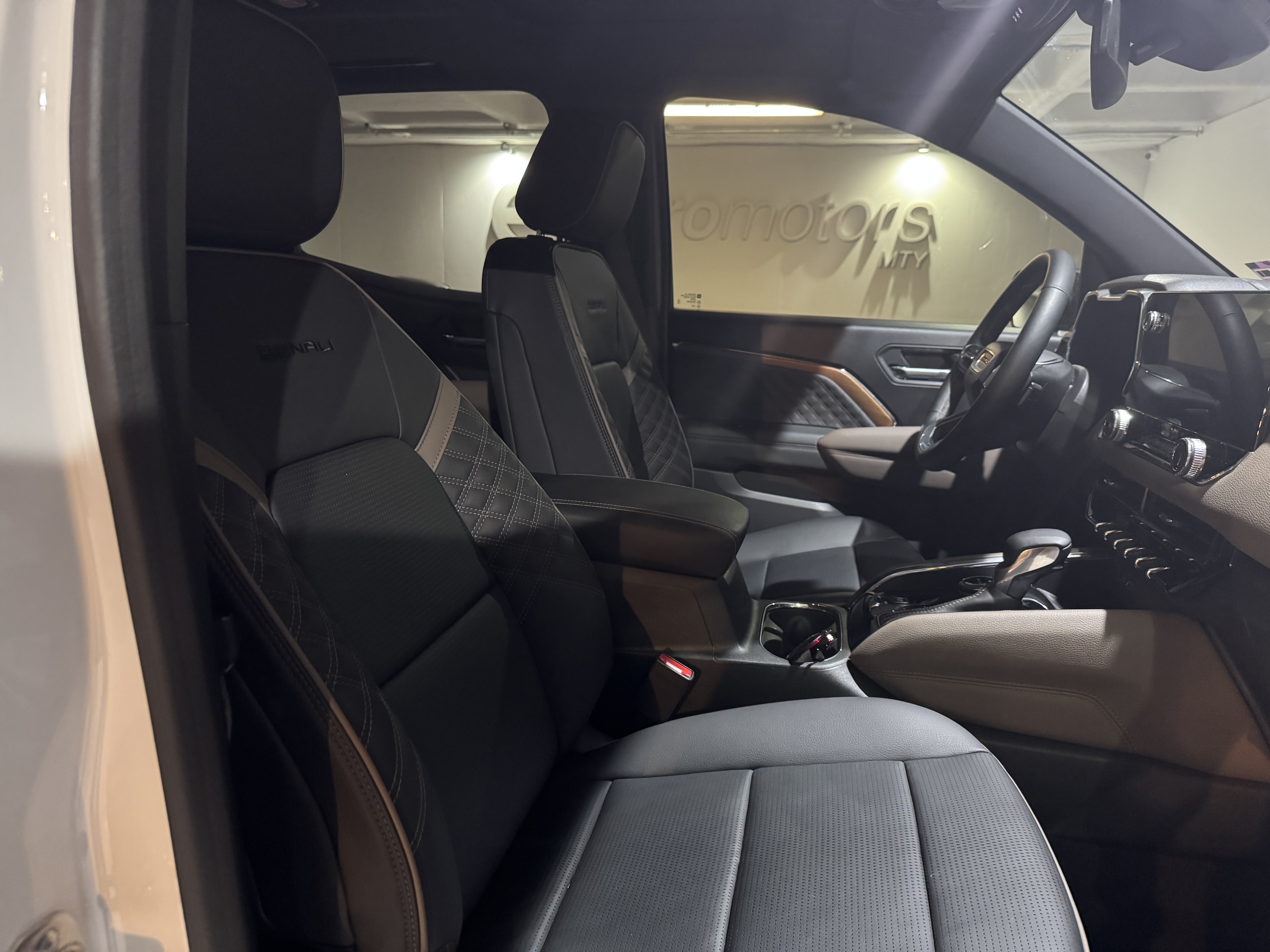 GMC CANYON DENALI 2024