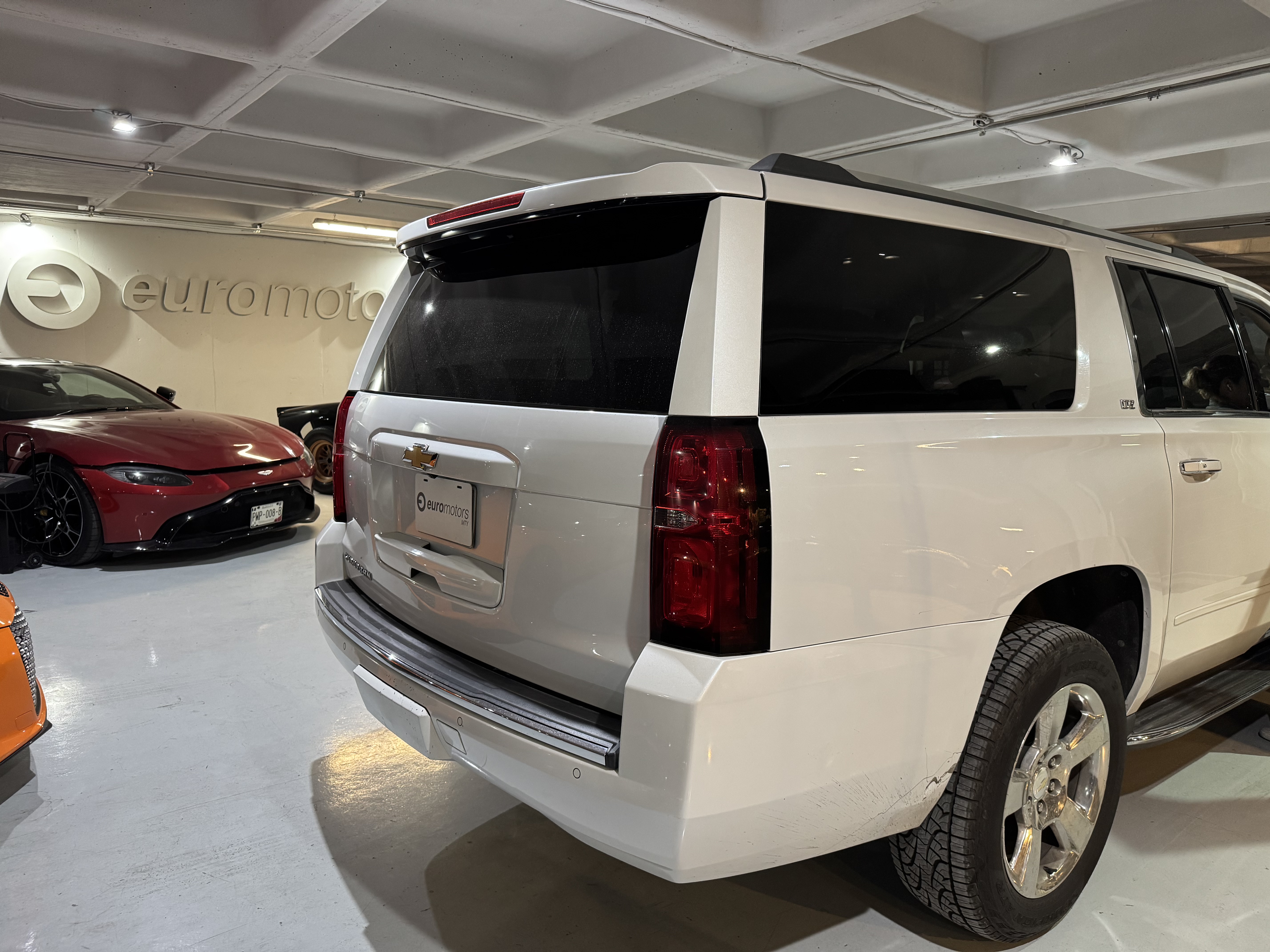 CHEVROLET SUBURBAN 2016