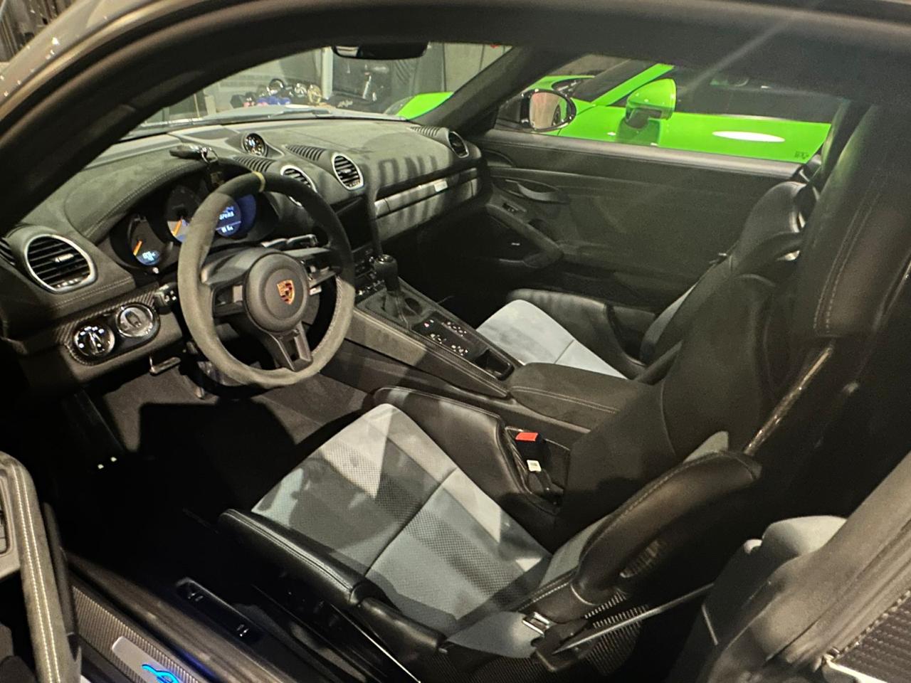 PORSCHE CAYMAN GT4 RS 2024