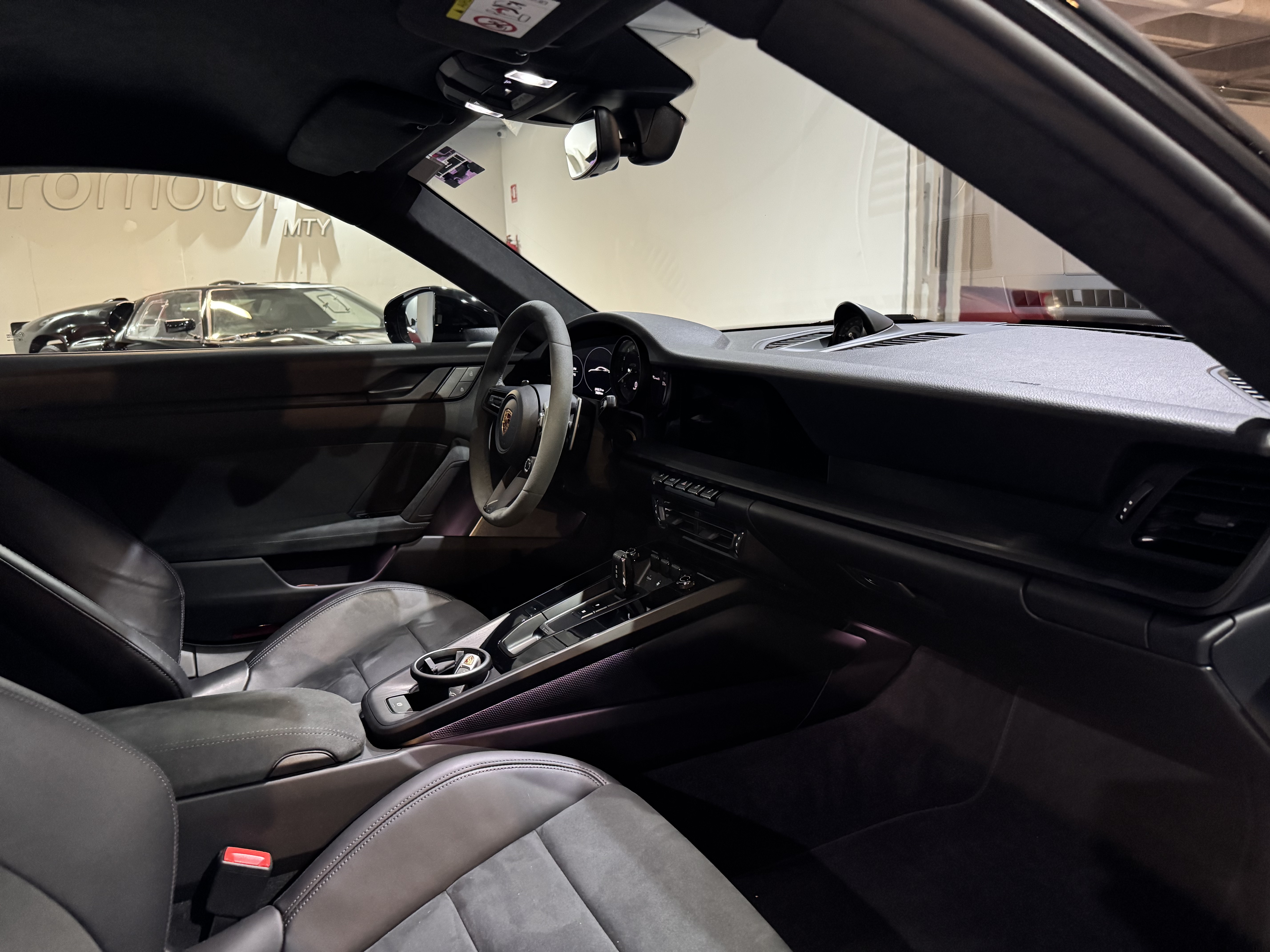 PORSCHE 911 CARRERA GTS 2024