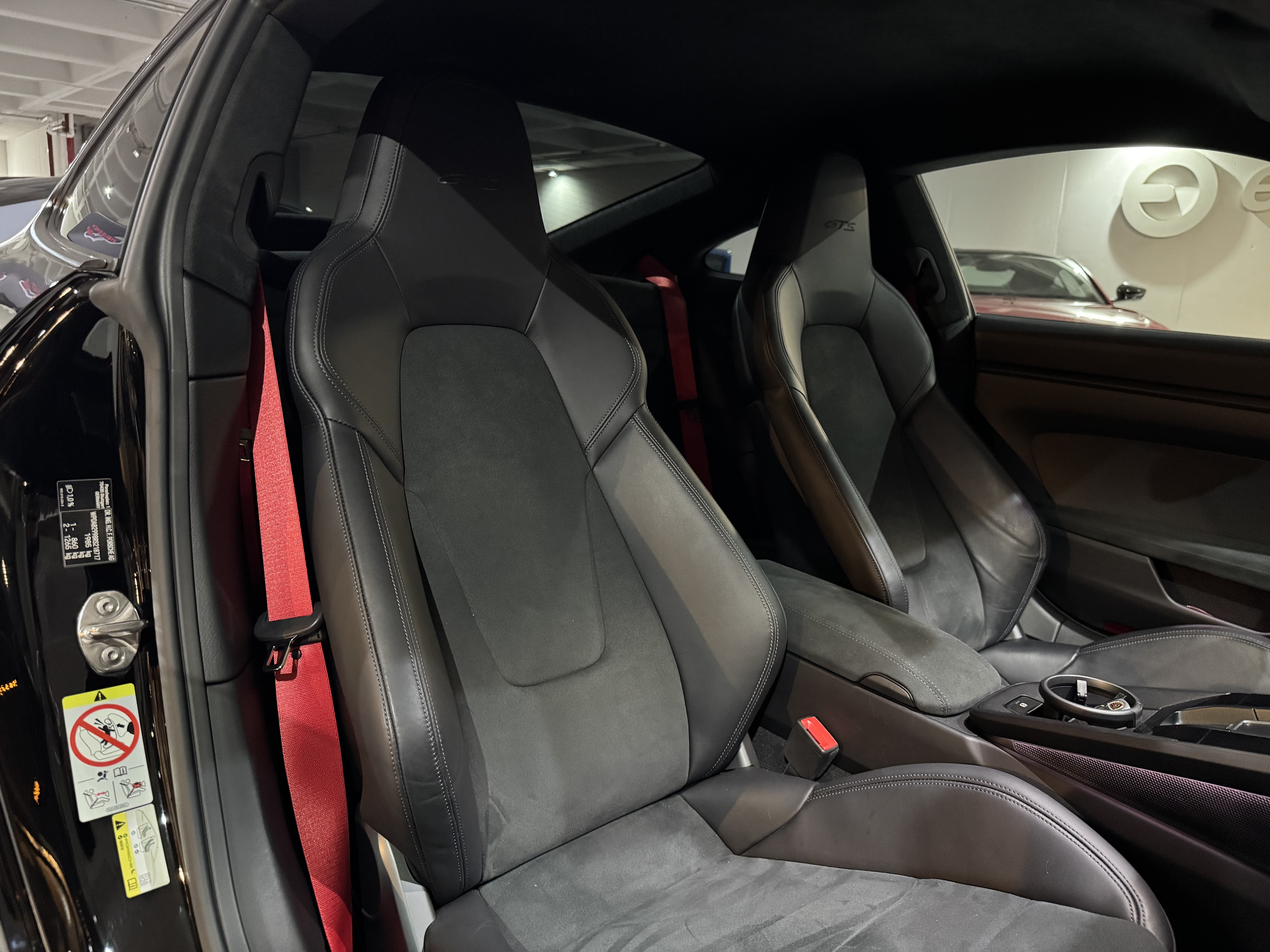 PORSCHE 911 CARRERA GTS 2024