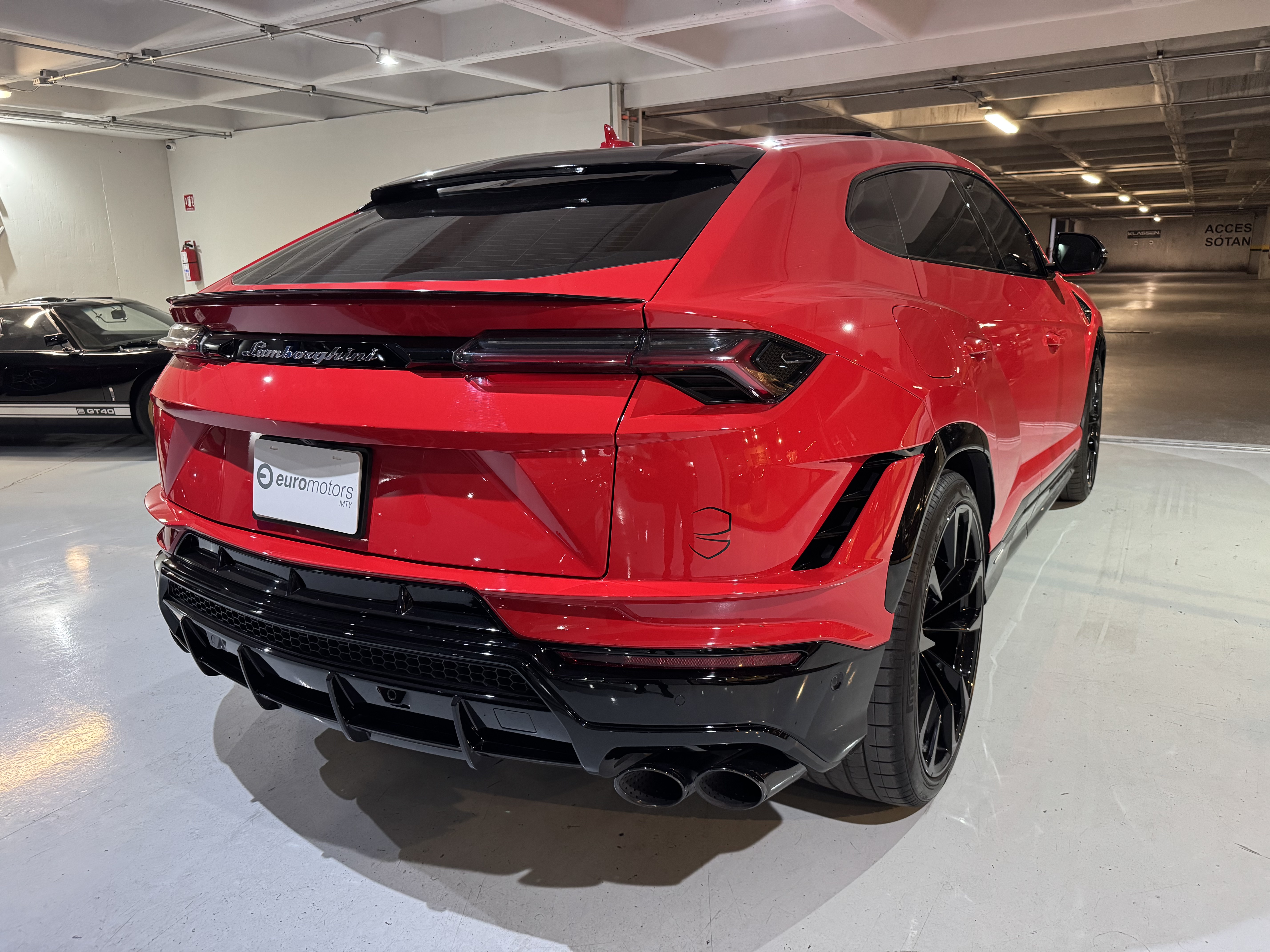 LAMBORGHINI URUS S 2024