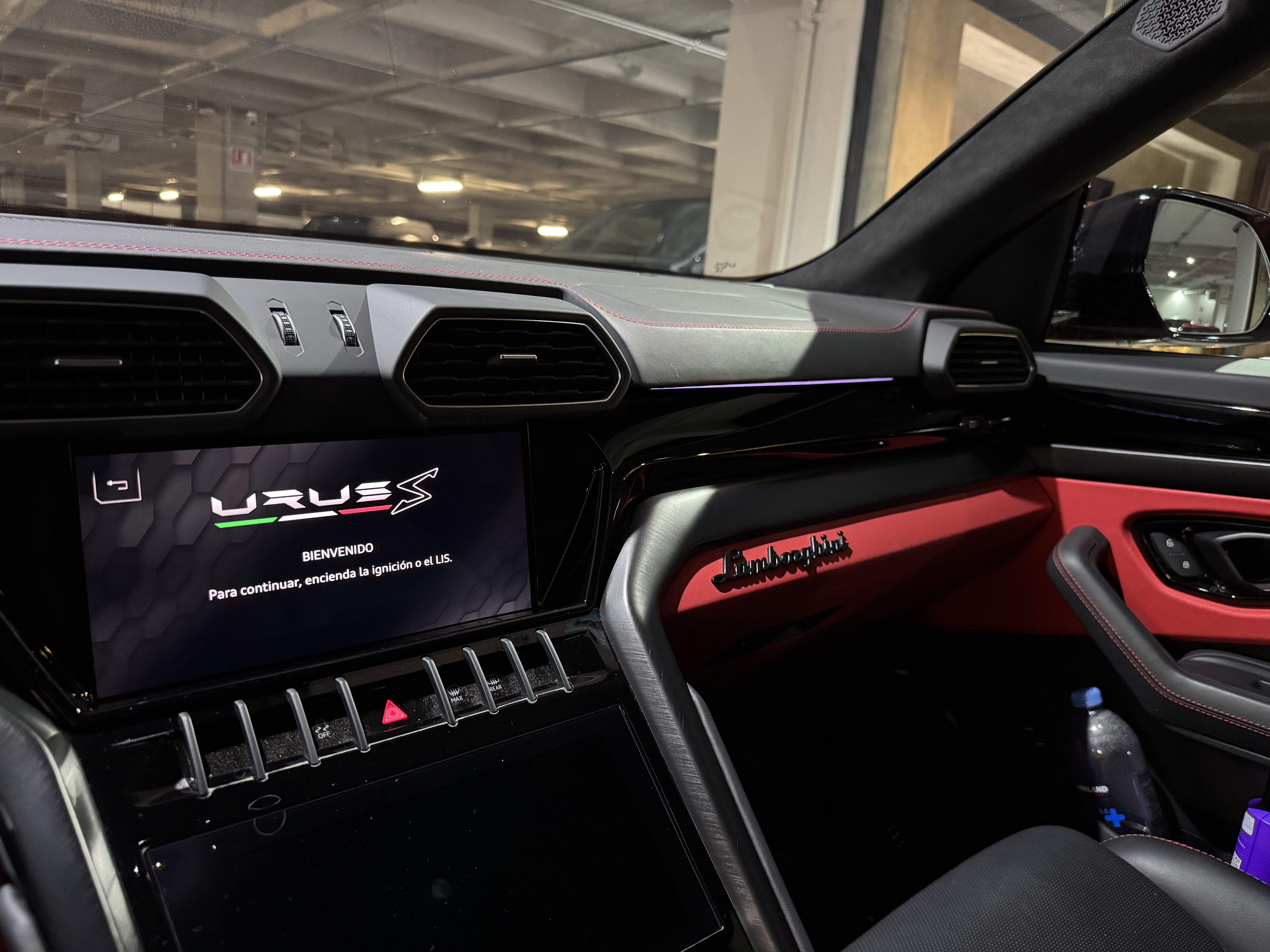 LAMBORGHINI URUS S 2024