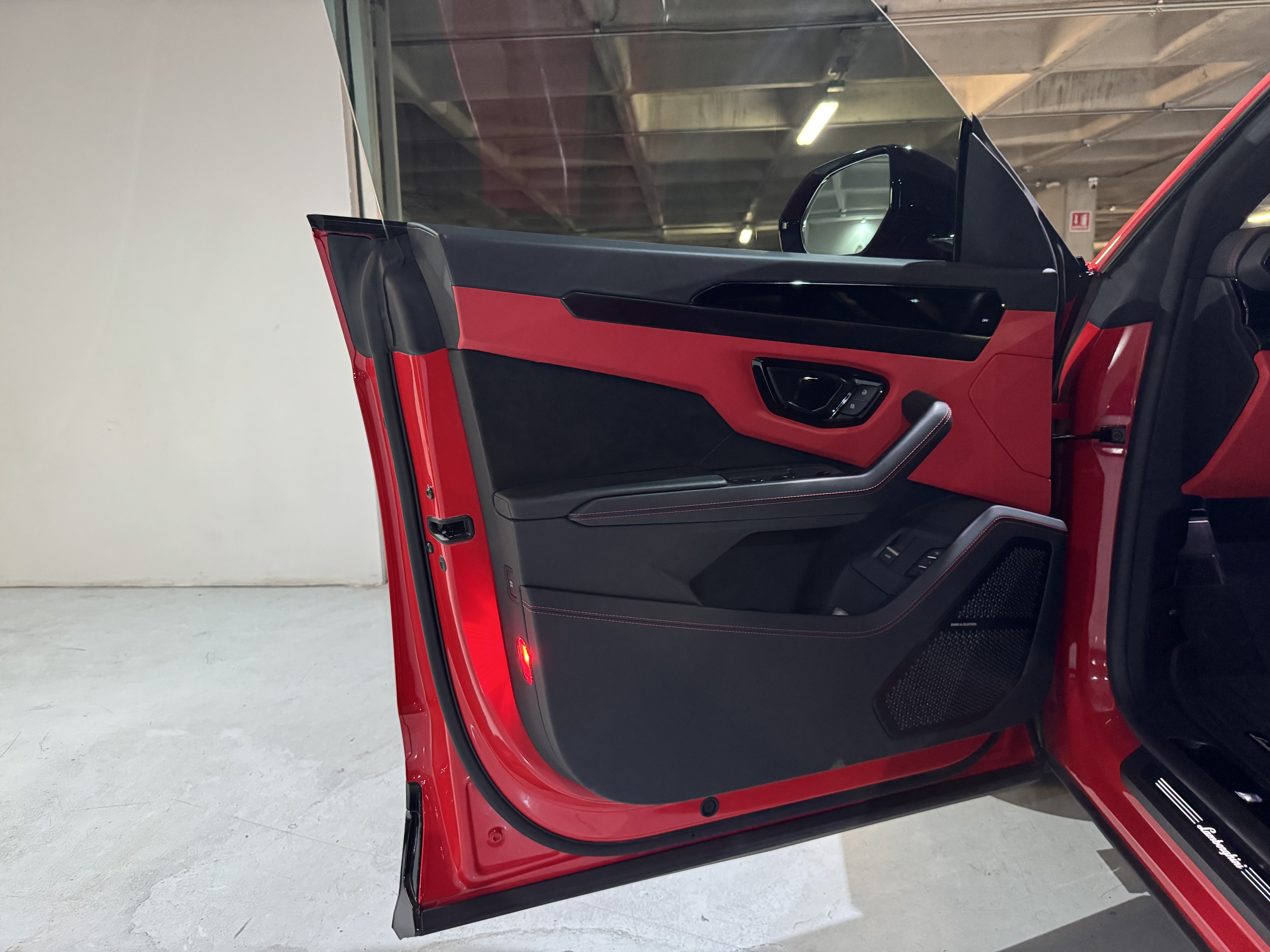 LAMBORGHINI URUS S 2024